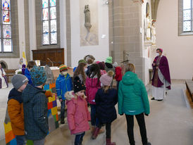 Bischof Dr. Michael Gerber besucht St. Crescentius (Foto: Karl-Franz Thiede)